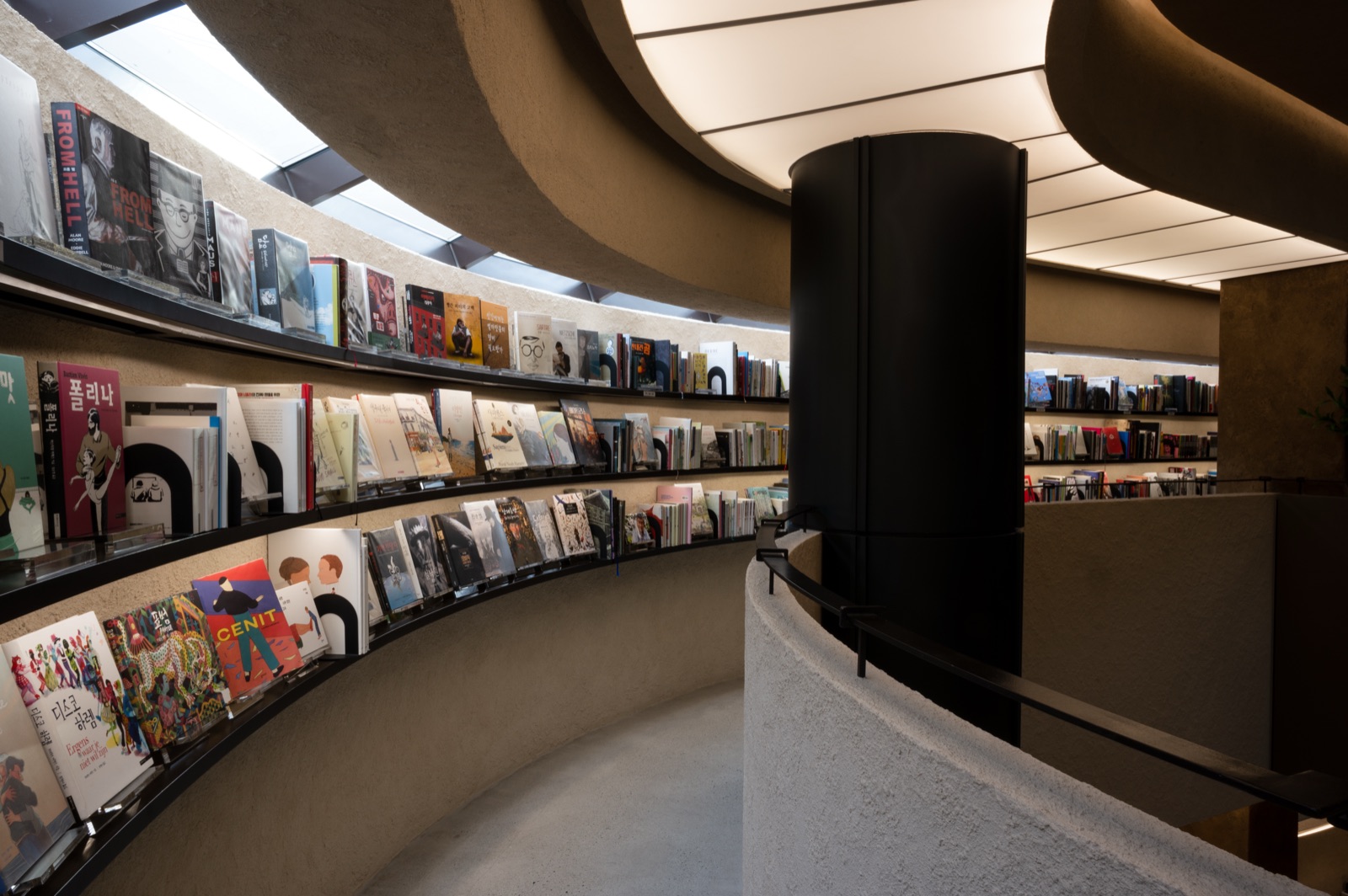 Curving bookshelves
